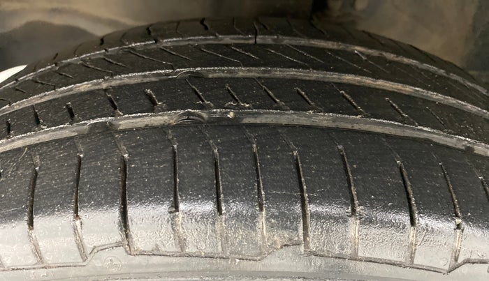 2015 Maruti Wagon R 1.0 VXI, Petrol, Manual, 73,736 km, Left Front Tyre Tread