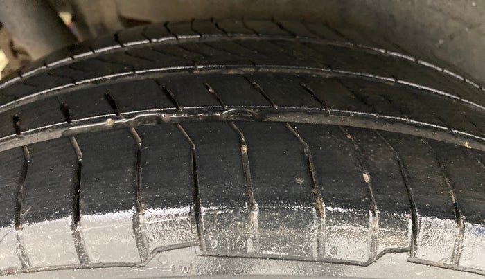 2015 Maruti Wagon R 1.0 VXI, Petrol, Manual, 73,736 km, Right Rear Tyre Tread