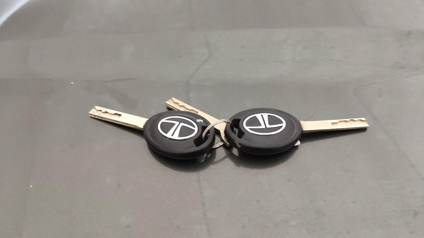 2021 Tata NEXON XE PETROL, Petrol, Manual, 35,694 km, Key Close Up