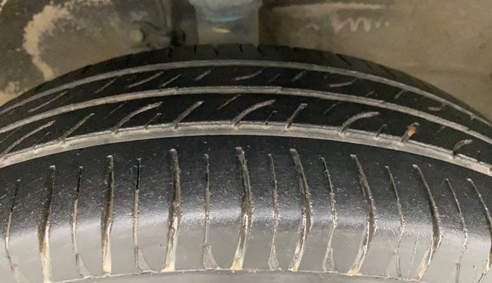 2016 Maruti Wagon R 1.0 VXI AMT, Petrol, Automatic, 69,491 km, Right Front Tyre Tread