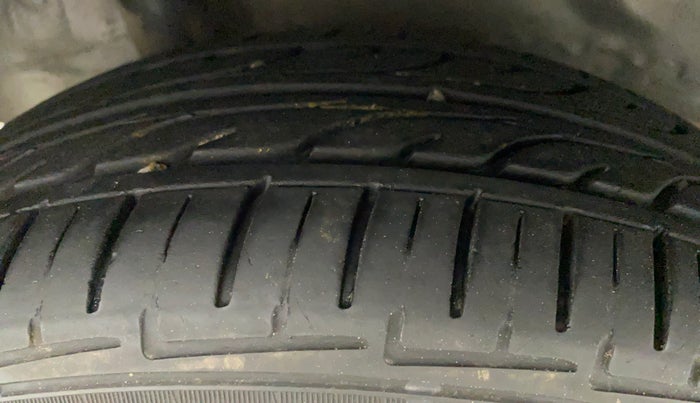 2014 Honda Brio EX MT, Petrol, Manual, 66,051 km, Right Rear Tyre Tread