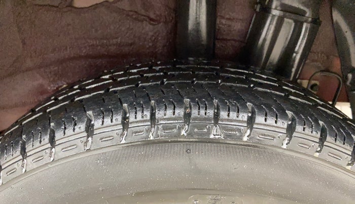 2015 Hyundai Grand i10 MAGNA 1.1 CRDI, Diesel, Manual, 67,373 km, Left Rear Tyre Tread