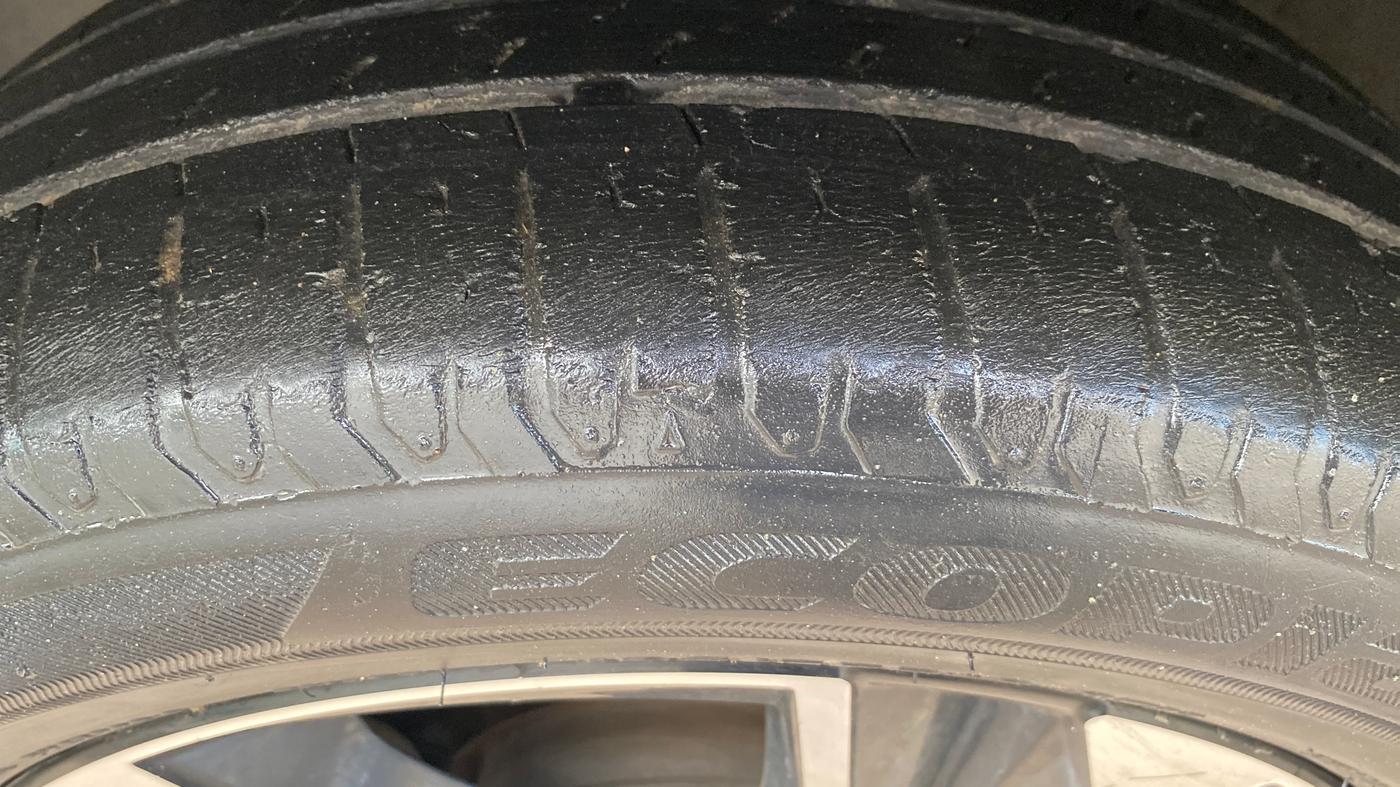 2022 Hyundai Verna SX (O) 1.5 CRDI AT, Diesel, Automatic, 40,145 km, Left Front Tyre Tread