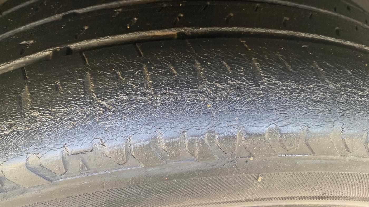2022 Hyundai Verna SX (O) 1.5 CRDI AT, Diesel, Automatic, 40,145 km, Right Front Tyre Tread