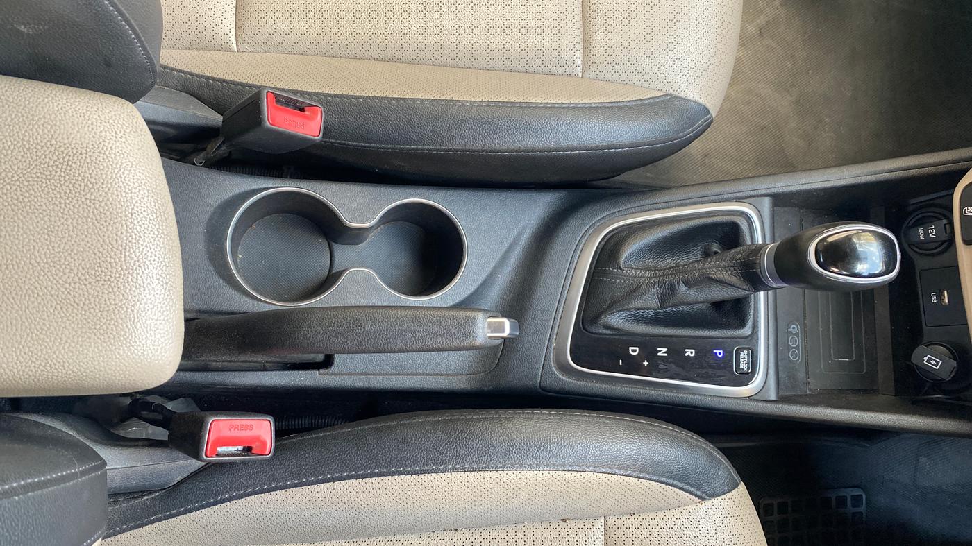 2022 Hyundai Verna SX (O) 1.5 CRDI AT, Diesel, Automatic, 40,145 km, Gear Lever