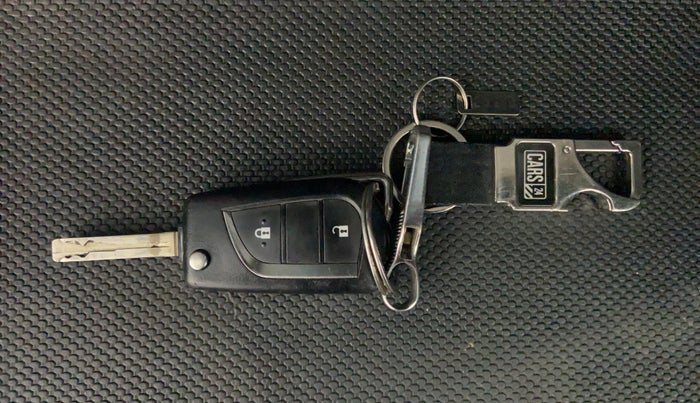 2019 Toyota Innova Crysta 2.4 GX 8 STR, Diesel, Manual, 1,87,298 km, Key Close-up