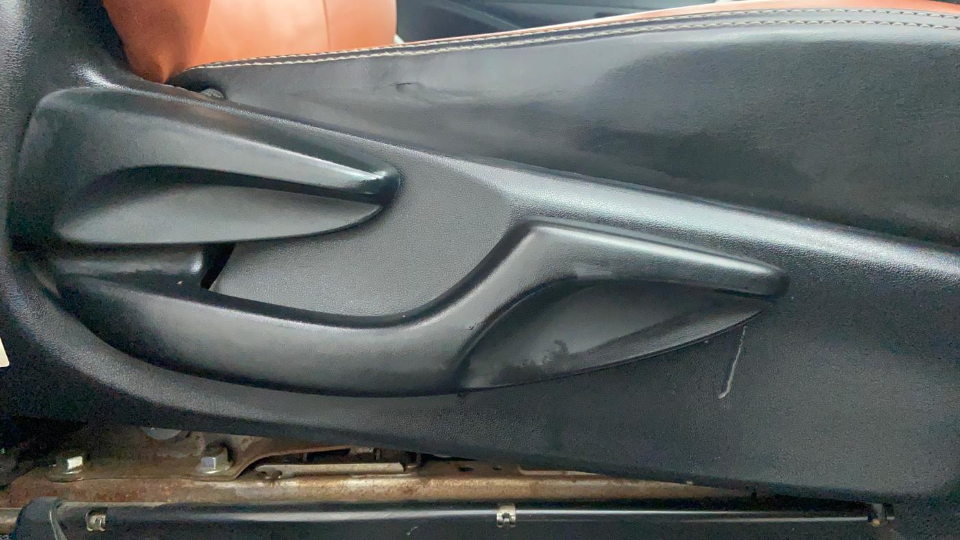 2019 Toyota Innova Crysta 2.4 GX 8 STR, Diesel, Manual, 1,87,298 km, Driver Side Adjustment Panel
