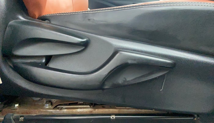 2019 Toyota Innova Crysta 2.4 GX 8 STR, Diesel, Manual, 1,87,298 km, Driver Side Adjustment Panel