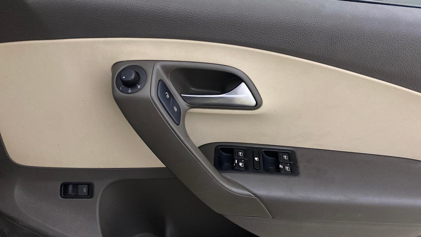 2013 Volkswagen Vento HIGHLINE DIESEL 1.6, Diesel, Manual, 22,392 km, Driver Side Door Panels Control