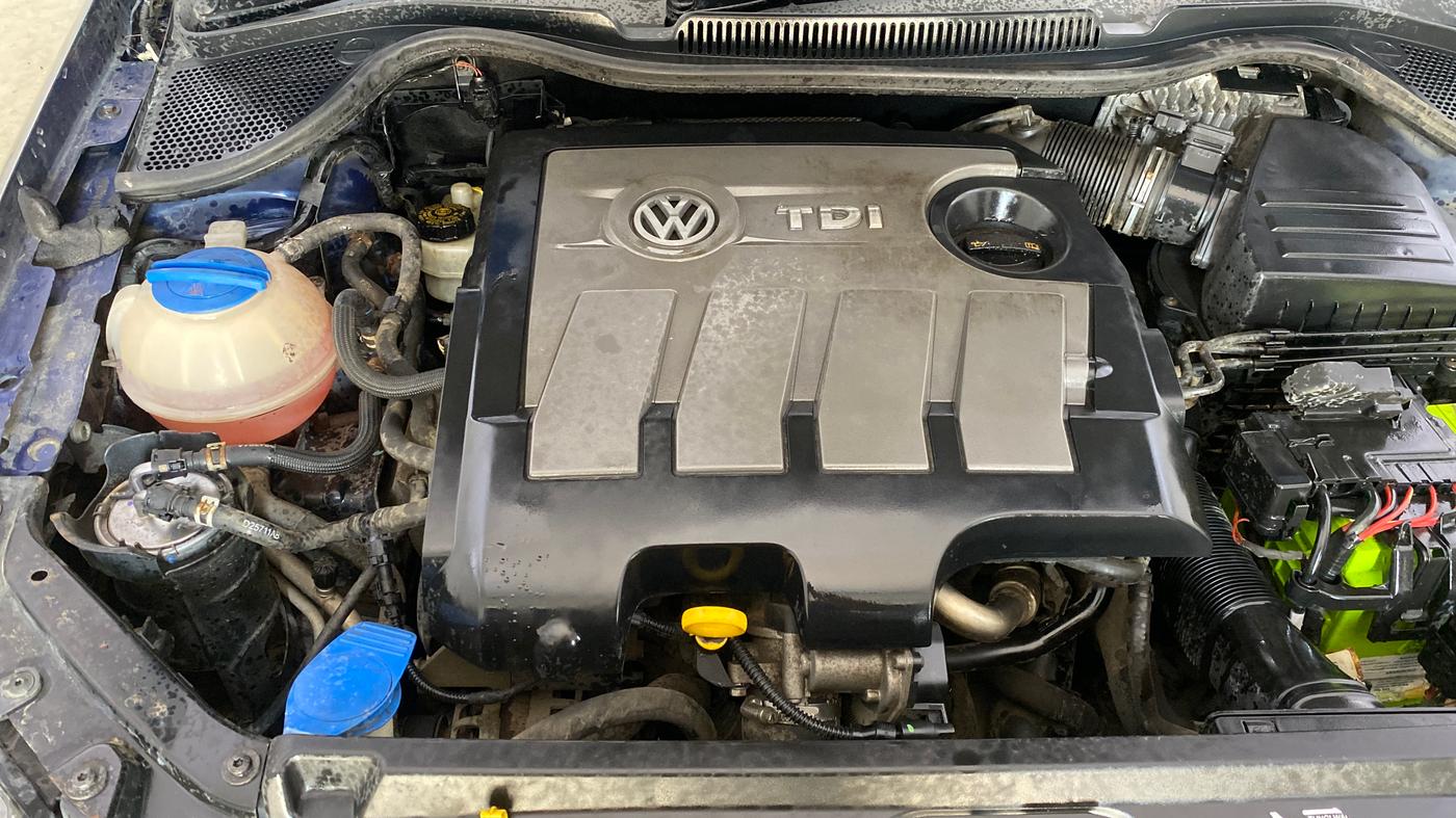 2013 Volkswagen Vento HIGHLINE DIESEL 1.6, Diesel, Manual, 22,392 km, Engine View - Right