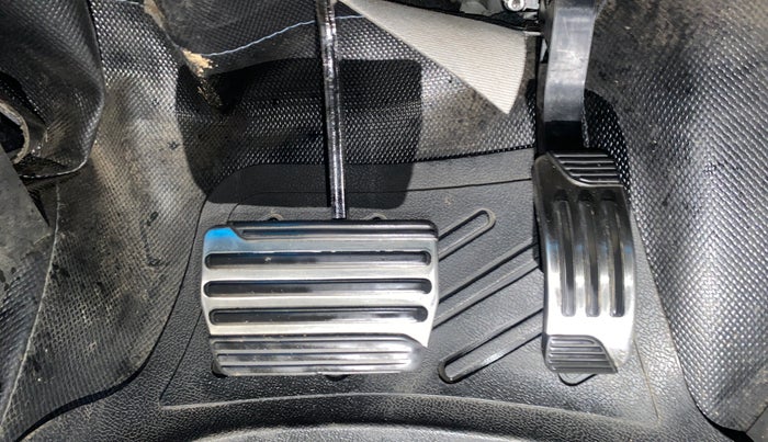 2019 Mahindra XUV500 W11 AT, Diesel, Automatic, 85,421 km, Pedals