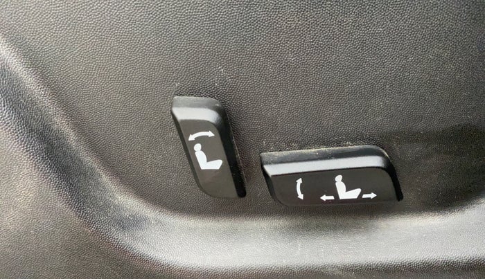 2019 Mahindra XUV500 W11 AT, Diesel, Automatic, 85,421 km, Driver Side Adjustment Panel