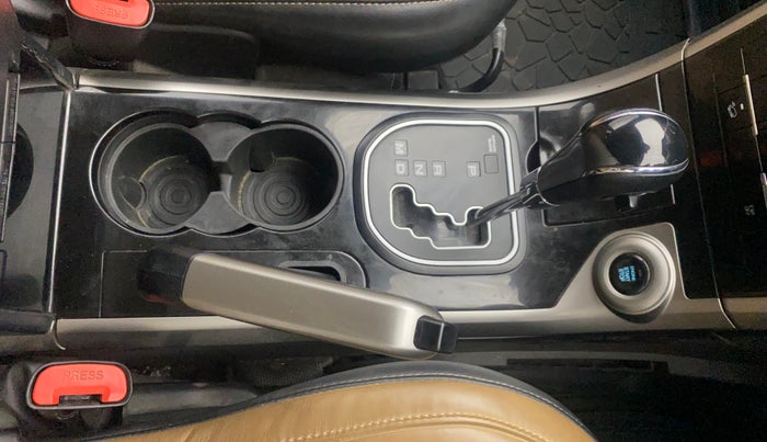 2019 Mahindra XUV500 W11 AT, Diesel, Automatic, 85,421 km, Gear Lever