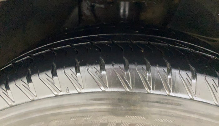 2019 Mahindra XUV500 W11 AT, Diesel, Automatic, 85,421 km, Right Front Tyre Tread