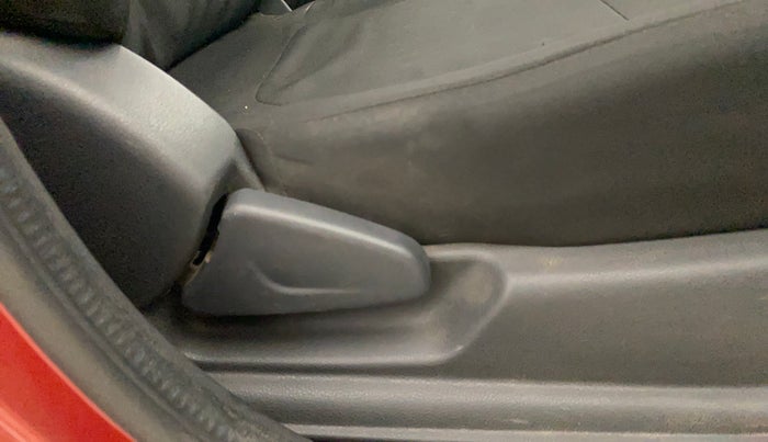 2016 Renault Kwid RXT 1.0, Petrol, Manual, 65,284 km, Driver Side Adjustment Panel