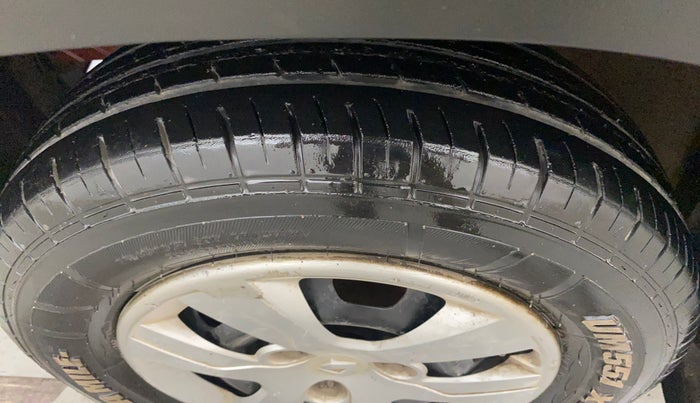 2016 Renault Kwid RXT 1.0, Petrol, Manual, 65,284 km, Left Front Tyre Tread