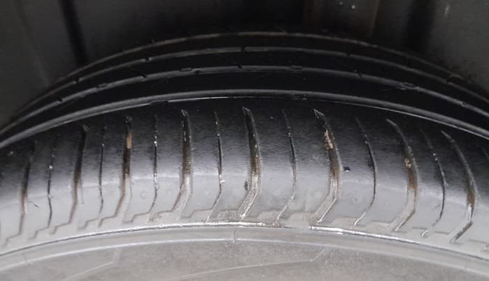 2023 Volkswagen VIRTUS TOPLINE TSI 1.0 AT, Petrol, Automatic, 25,762 km, Left Rear Tyre Tread