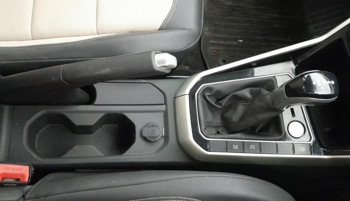 2023 Volkswagen VIRTUS TOPLINE TSI 1.0 AT, Petrol, Automatic, 25,762 km, Gear Lever