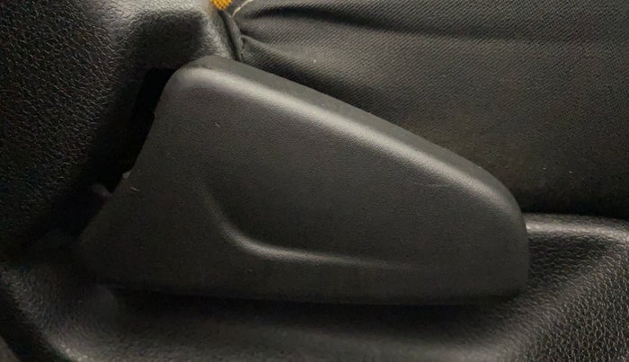 2022 Renault Kwid CLIMBER MT 1.0, Petrol, Manual, 67,463 km, Driver Side Adjustment Panel