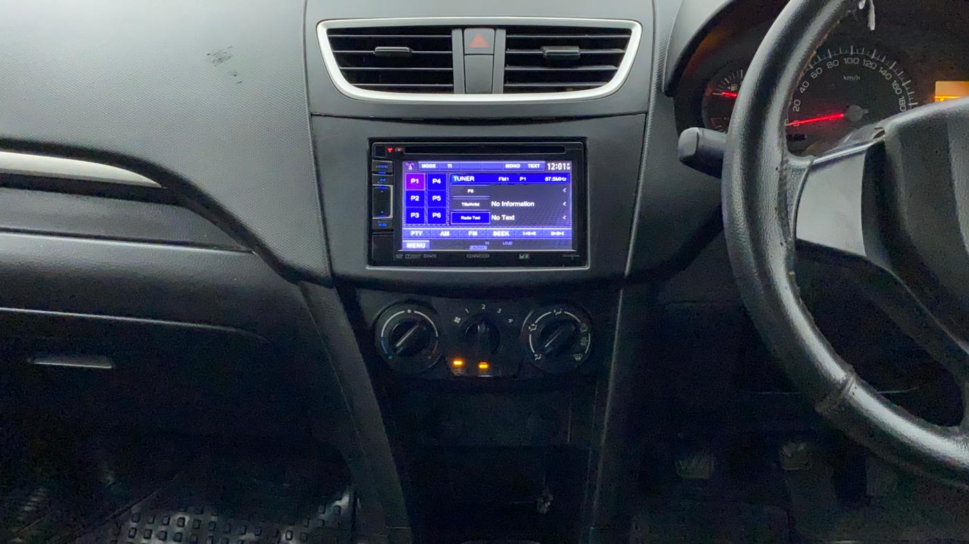 2015 Maruti Swift LXI (O), CNG, Manual, 98,674 km, Air Conditioner