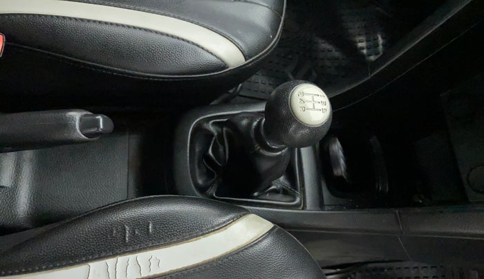 2015 Maruti Swift LXI (O), CNG, Manual, 98,674 km, Gear Lever