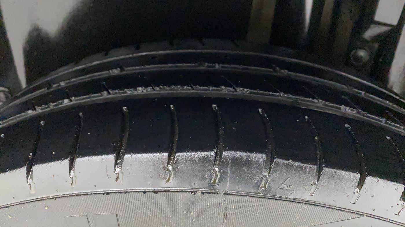 2015 Maruti Swift LXI (O), CNG, Manual, 98,674 km, Left Rear Tyre Tread