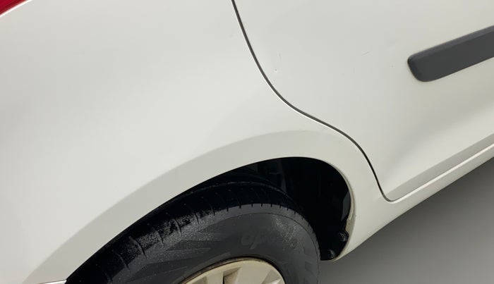 2015 Maruti Swift LXI (O), CNG, Manual, 98,674 km, Right quarter panel - Minor scratches