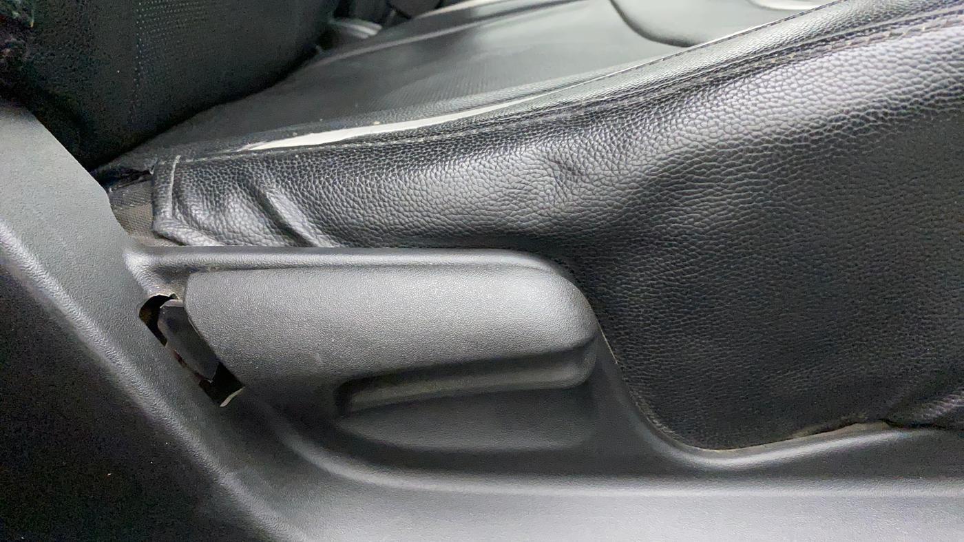 2015 Maruti Swift LXI (O), CNG, Manual, 98,674 km, Driver Side Adjustment Panel