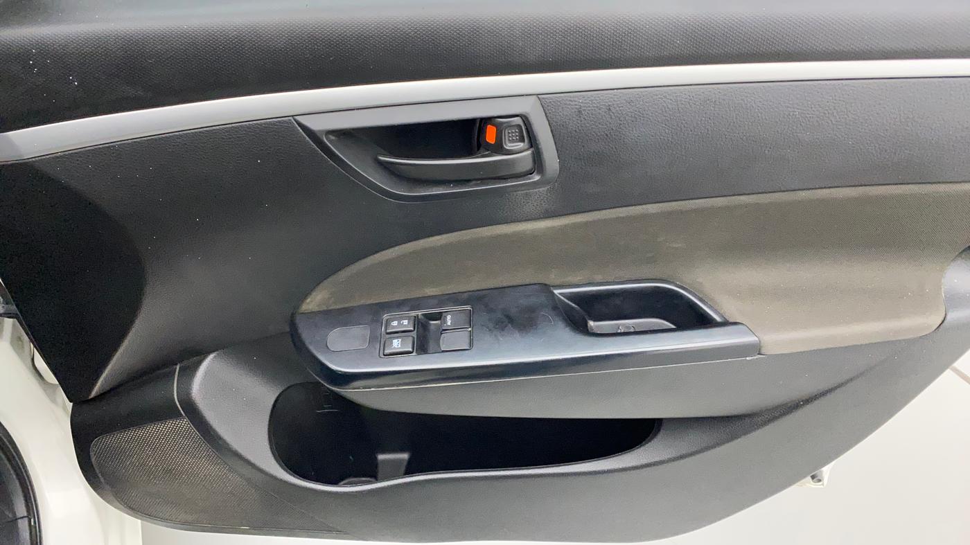 2015 Maruti Swift LXI (O), CNG, Manual, 98,674 km, Driver Side Door Panels Control