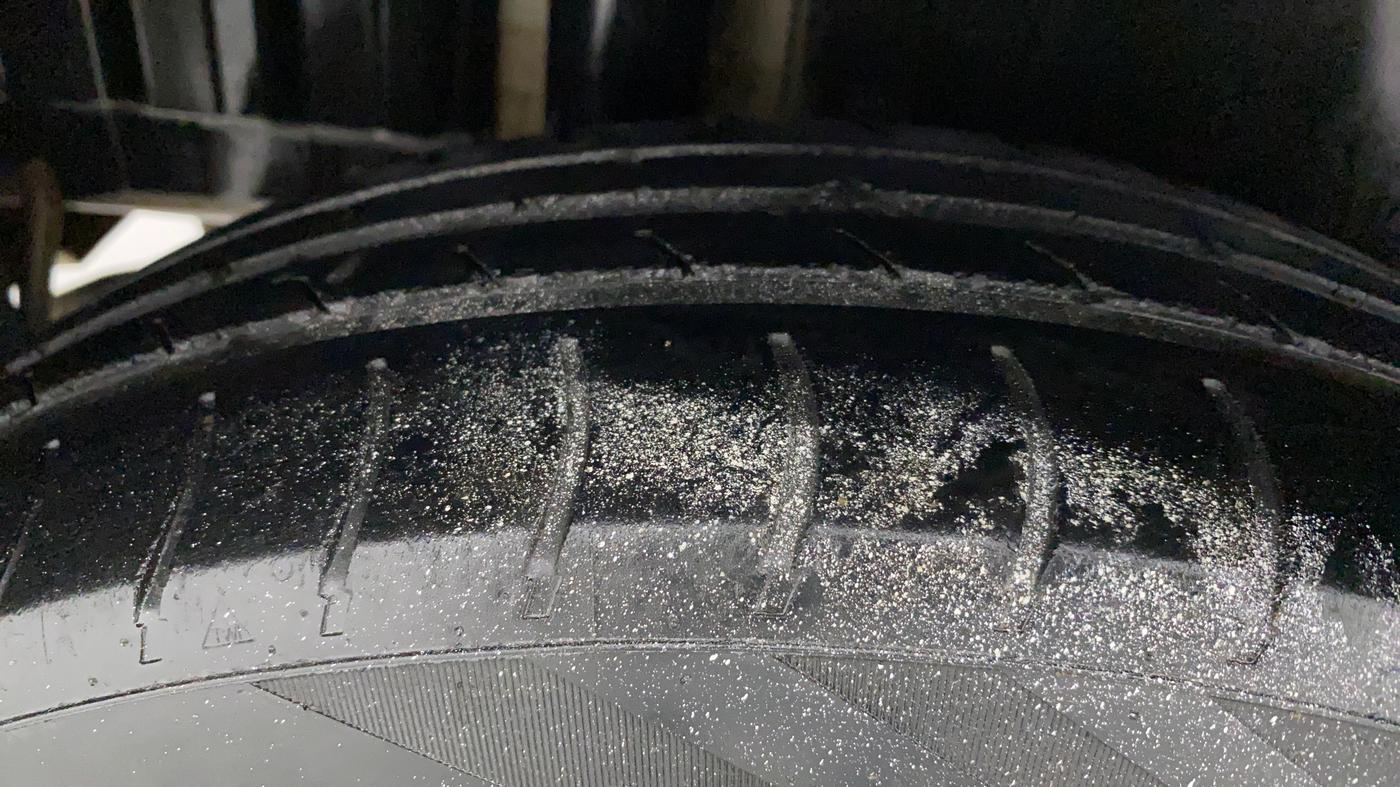 2015 Maruti Swift LXI (O), CNG, Manual, 98,674 km, Right Rear Tyre Tread