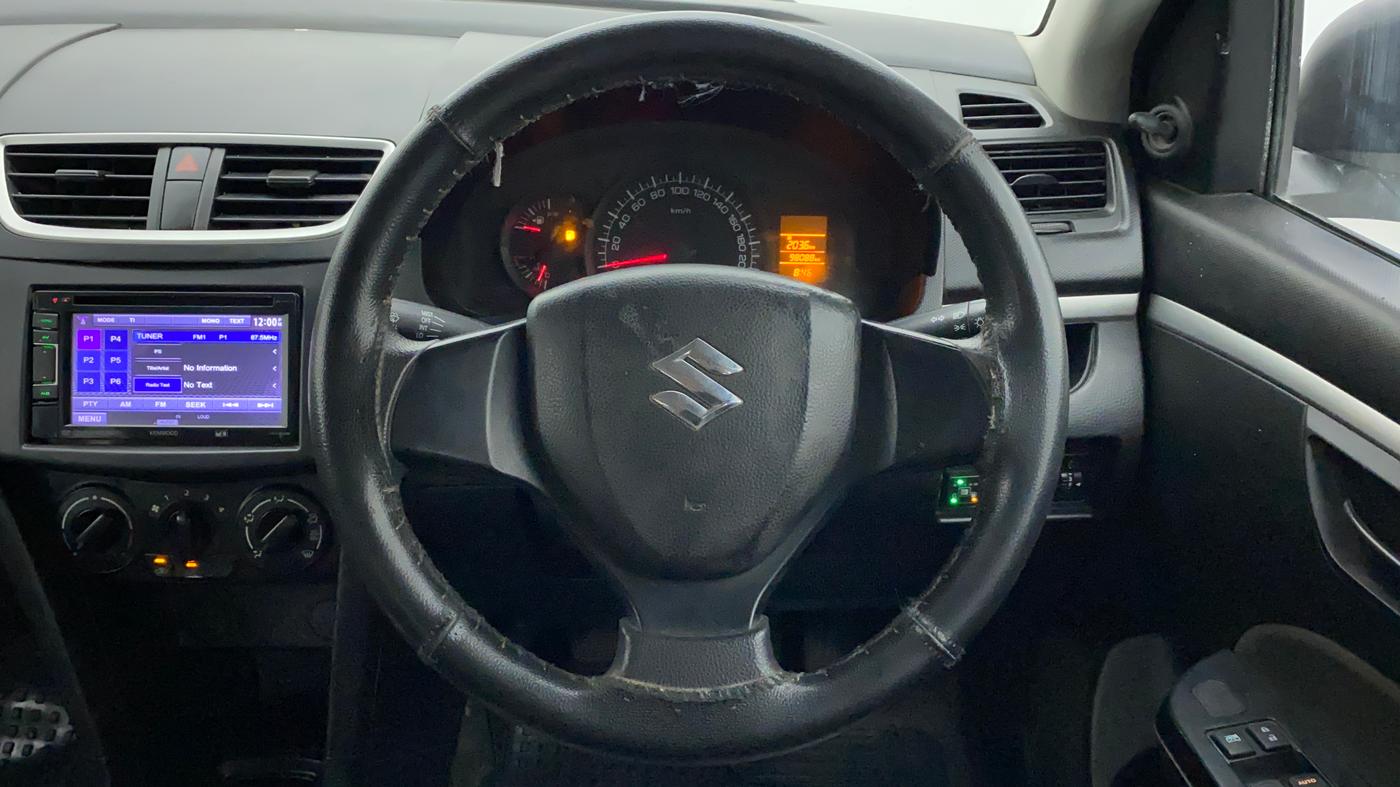 2015 Maruti Swift LXI (O), CNG, Manual, 98,674 km, Steering Wheel Close Up