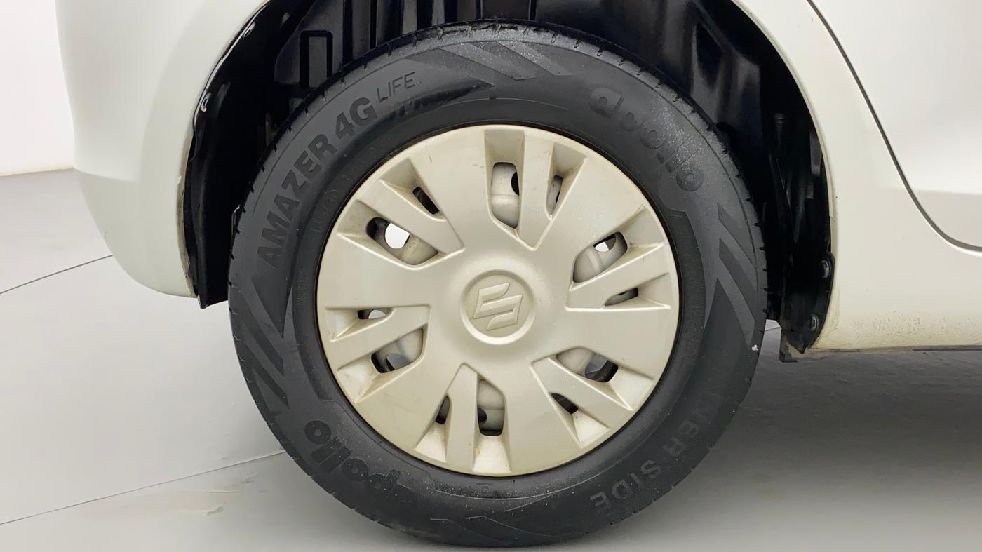 2015 Maruti Swift LXI (O), CNG, Manual, 98,674 km, Right Rear Wheel