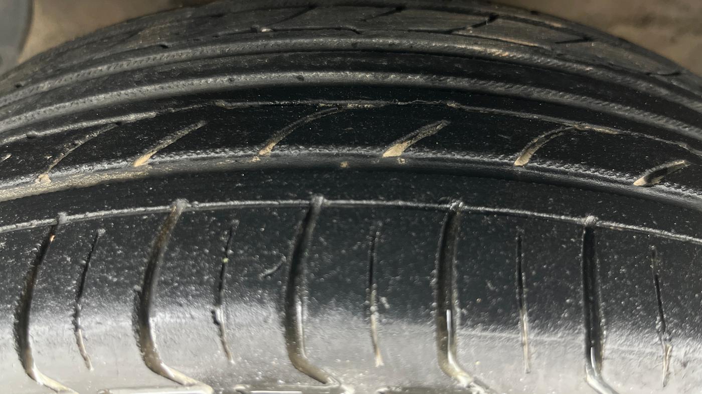 2014 Hyundai Grand i10 ASTA AT 1.2 KAPPA VTVT, Petrol, Automatic, 1,05,530 km, Left Front Tyre Tread