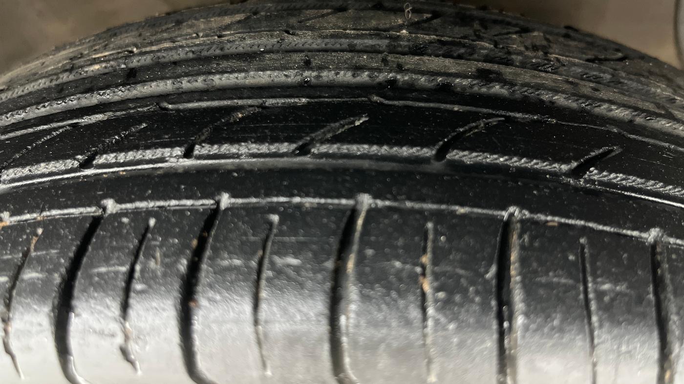 2014 Hyundai Grand i10 ASTA AT 1.2 KAPPA VTVT, Petrol, Automatic, 1,05,530 km, Right Front Tyre Tread