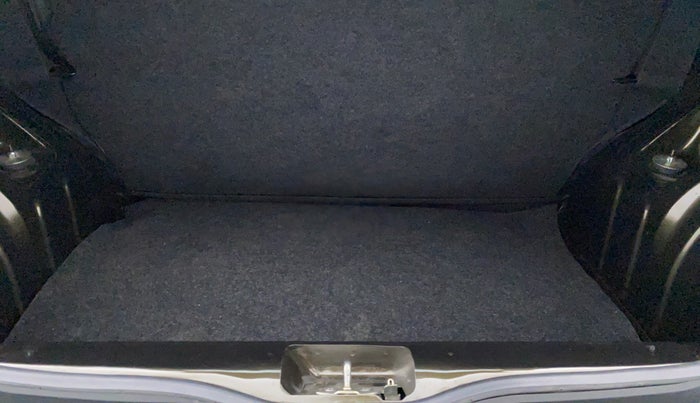 2015 Renault Kwid RXT Opt, Petrol, Manual, 21,225 km, Boot Inside View