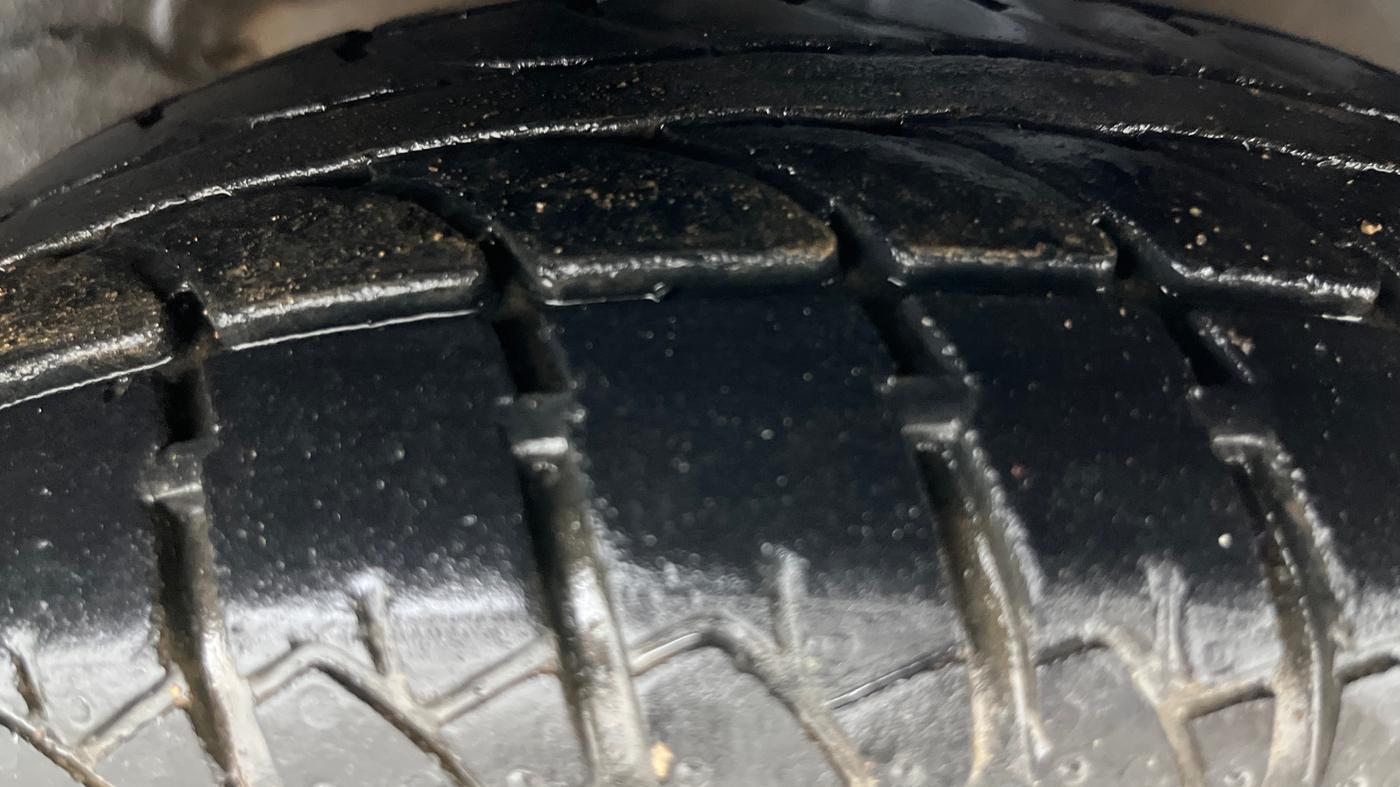 2013 Hyundai Eon MAGNA +, Petrol, Manual, 83,349 km, Right Front Tyre Tread