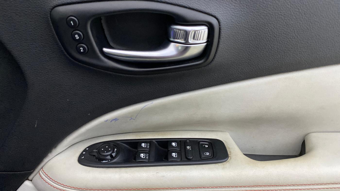 2018 Jeep Compass LIMITED PLUS PETROL AT, Petrol, Automatic, 44,468 km, Driver Side Door Panels Control