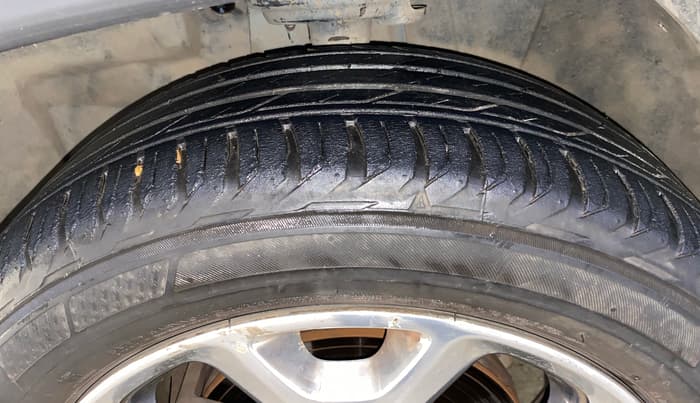 2018 Jeep Compass LIMITED PLUS PETROL AT, Petrol, Automatic, 44,423 km, Left Front Tyre Tread