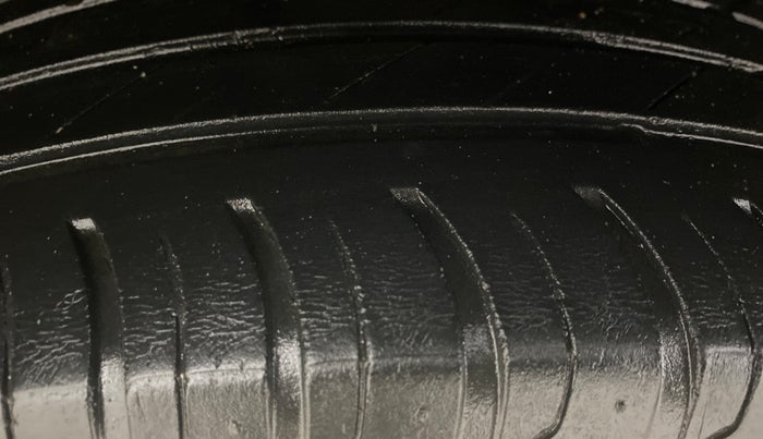 2017 Hyundai Tucson 2WD MT PETROL, Petrol, Manual, 1,03,161 km, Right Rear Tyre Tread