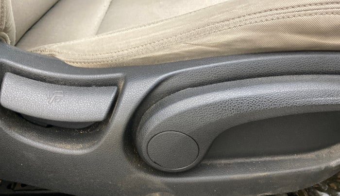 2017 Hyundai Tucson 2WD MT PETROL, Petrol, Manual, 1,03,161 km, Driver Side Adjustment Panel