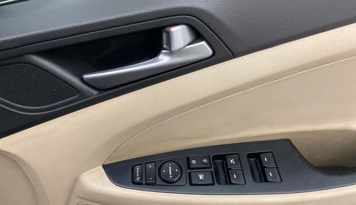 2017 Hyundai Tucson 2WD MT PETROL, Petrol, Manual, 1,03,161 km, Driver Side Door Panels Control
