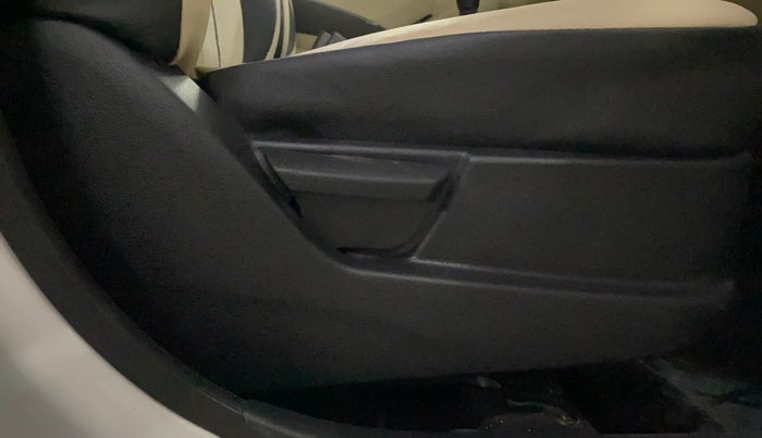 2016 Hyundai Eon ERA +, Petrol, Manual, 36,116 km, Driver Side Adjustment Panel