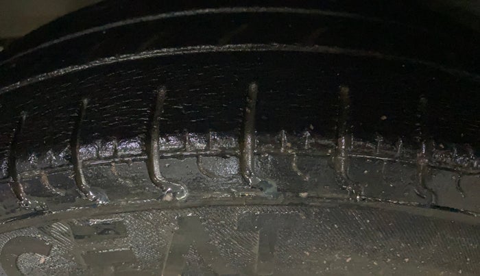 2016 Hyundai Eon ERA +, Petrol, Manual, 36,116 km, Left Front Tyre Tread