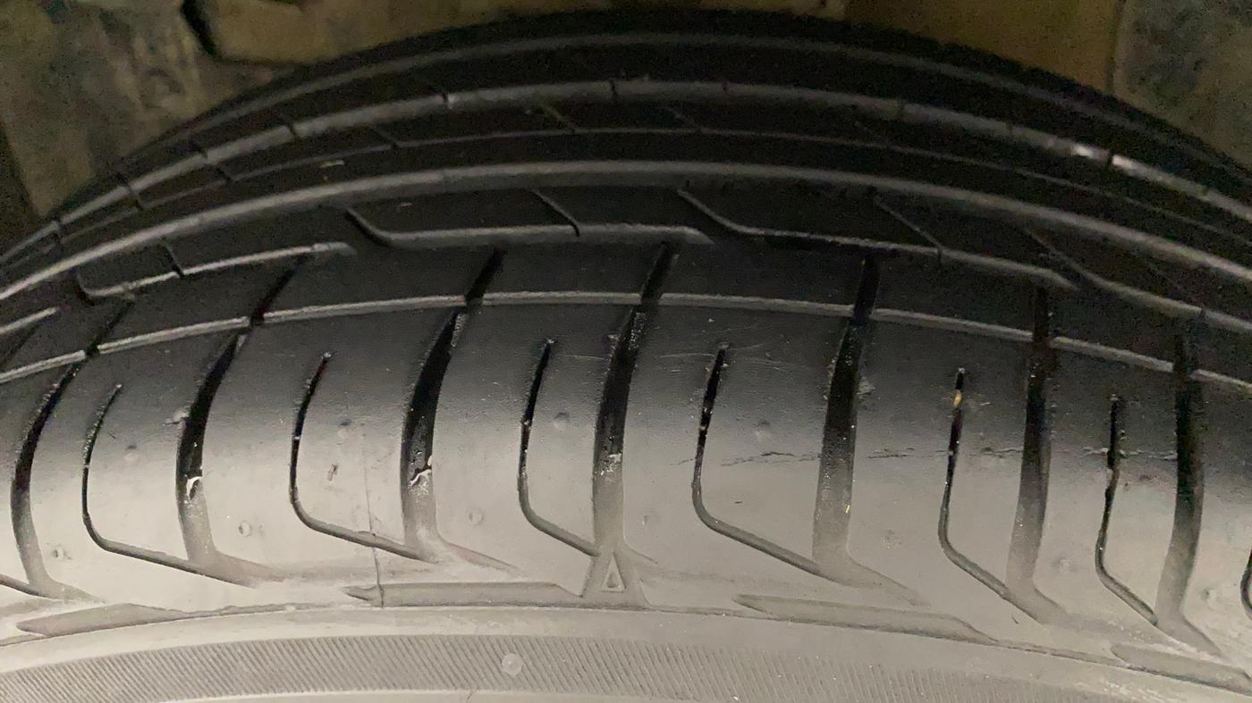 2016 Maruti Vitara Brezza ZDI, Diesel, Manual, 59,299 km, Left Front Tyre Tread