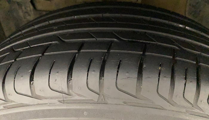 2016 Maruti Vitara Brezza ZDI, Diesel, Manual, 59,299 km, Left Front Tyre Tread