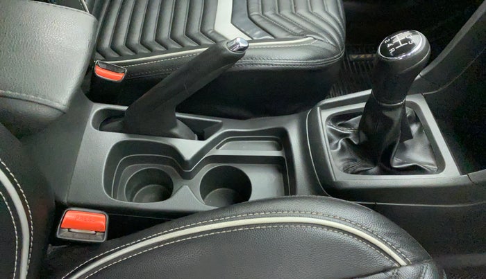 2016 Maruti Vitara Brezza ZDI, Diesel, Manual, 59,299 km, Gear Lever