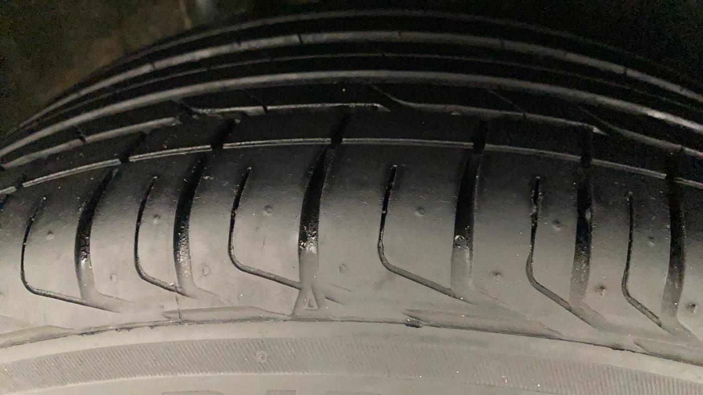 2016 Maruti Vitara Brezza ZDI, Diesel, Manual, 59,299 km, Right Rear Tyre Tread