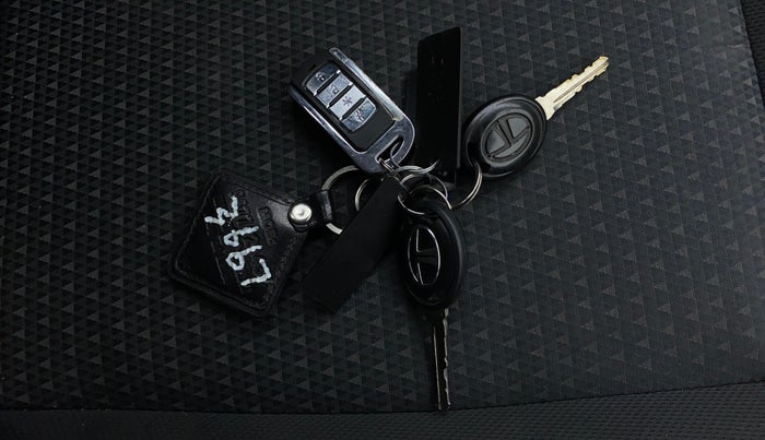 2018 Tata TIGOR XM PETROL, CNG, Manual, 1,15,652 km, Key Close Up