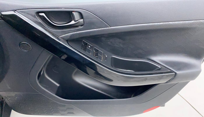2022 Tata NEXON XZ PLUS (O) PETROL DARK EDITION, Petrol, Manual, 27,443 km, Driver Side Door Panels Control