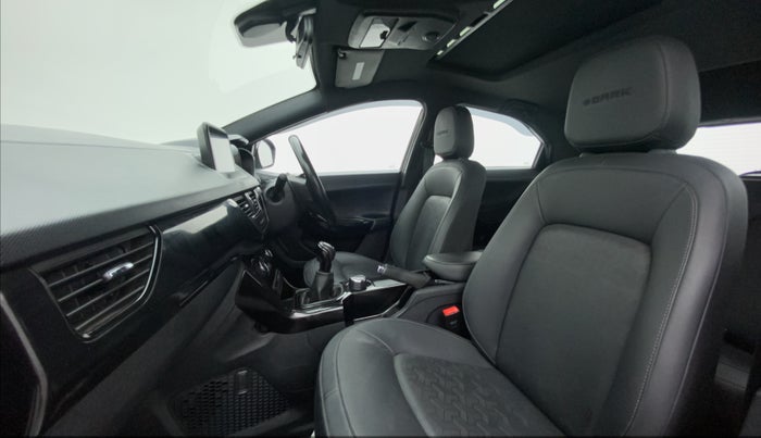2022 Tata NEXON XZ PLUS (O) PETROL DARK EDITION, Petrol, Manual, 27,443 km, Right Side Front Door Cabin